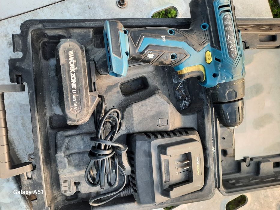 Пробивен винтоверт. Работещ