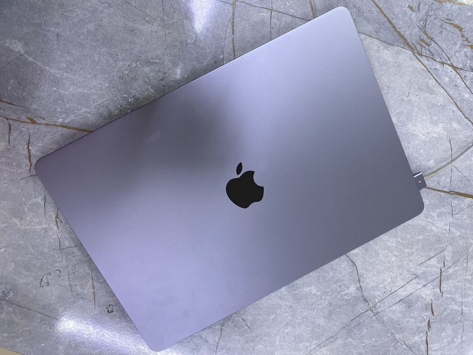 MacBook Air M3 2024
