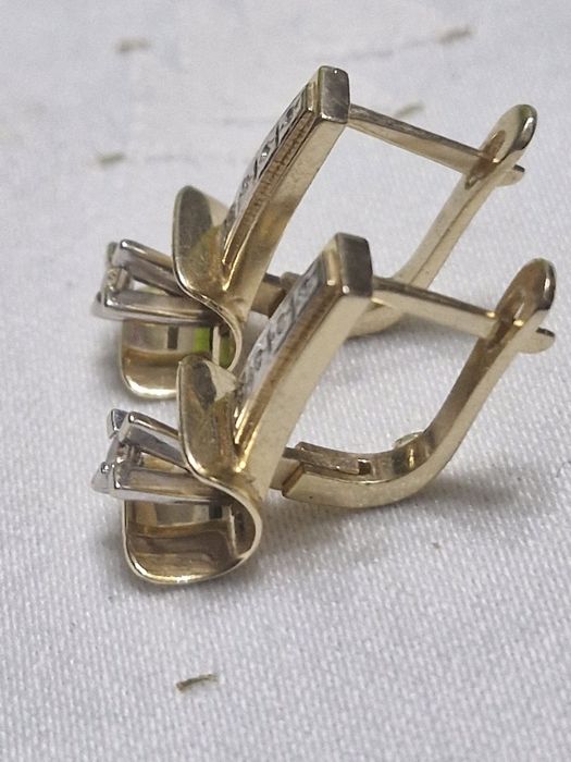 Серги  с бриллиантом срочно