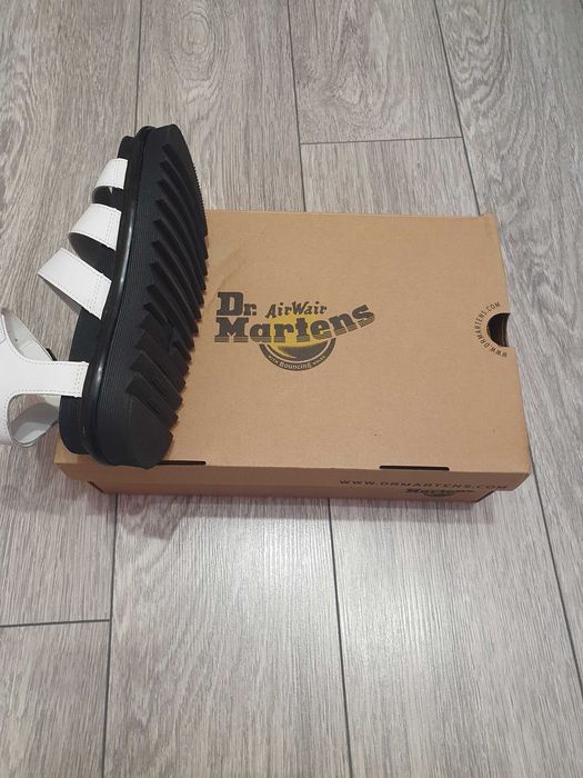 Sandale Dr. Martens