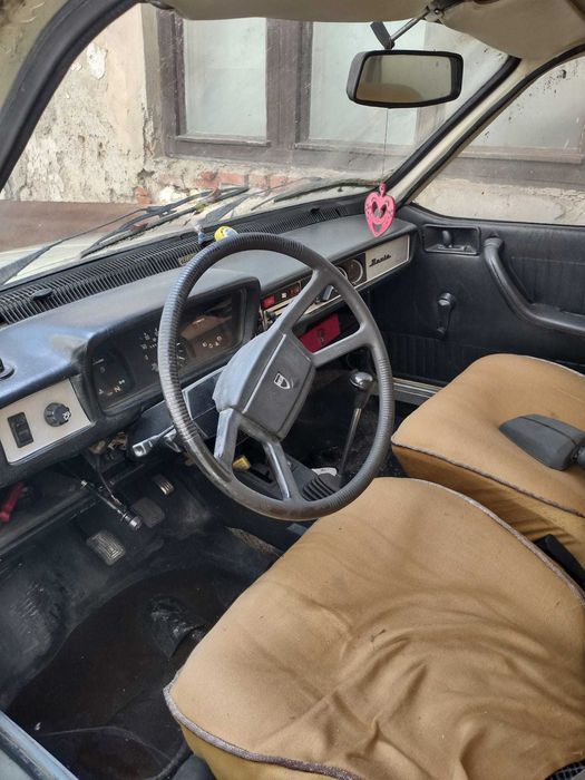 autoturism Dacia