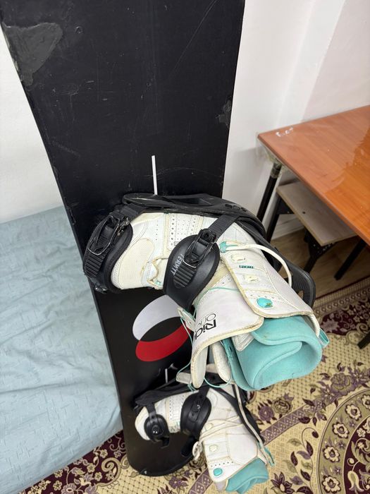 Сноуборд сатылады