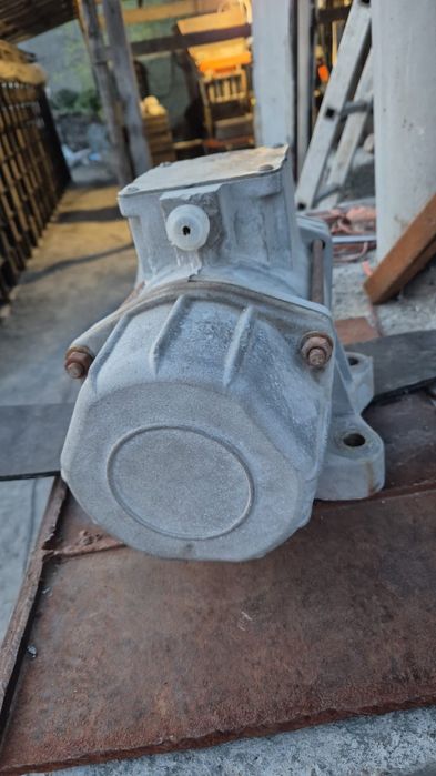 Продам двигатель вибратор