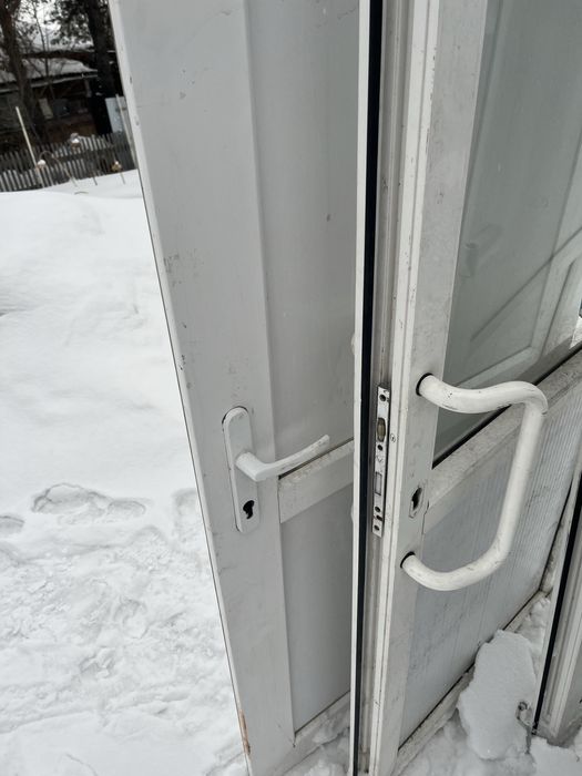 Продам пластиковые двери