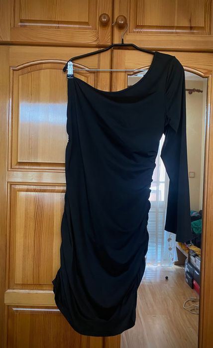 Черна рокля  по тялото