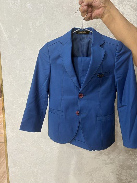 Продам детский костюм на 6 лет мальчику