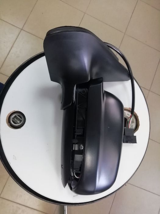 Продавам ляво странично огледало за ГОЛФ 4