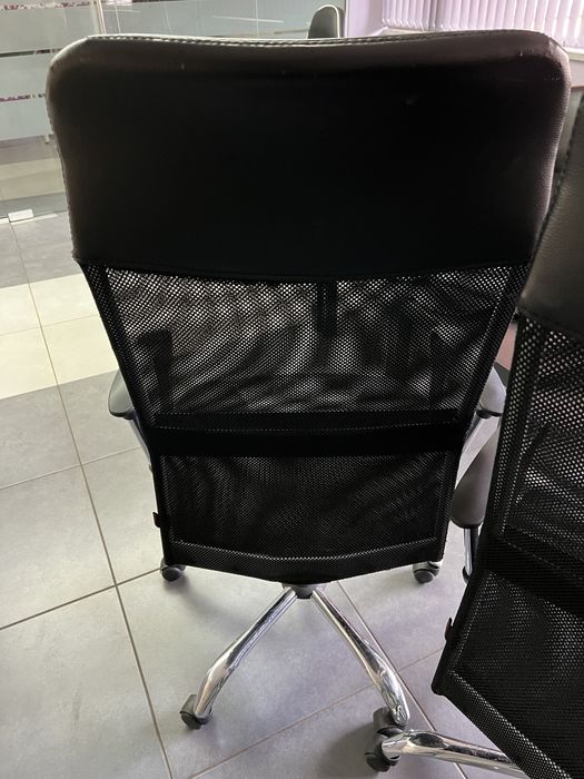 Офис столове (купувани за 160 лв/бр. Здрави, но захабени от седене)