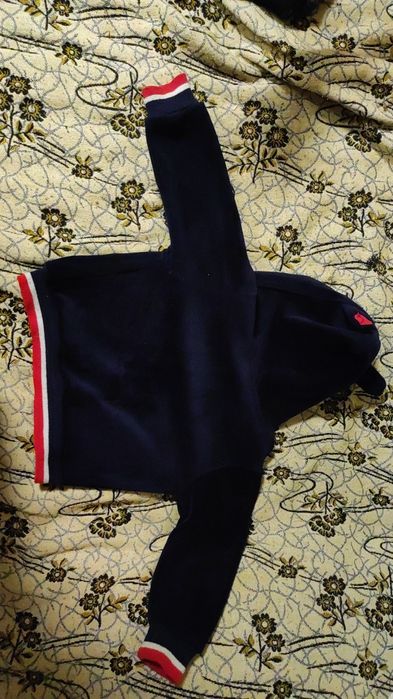 Кофточка, джинсы на мальчика.