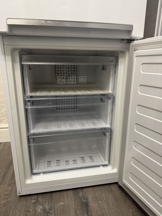Продаю холодильник BEKO белый