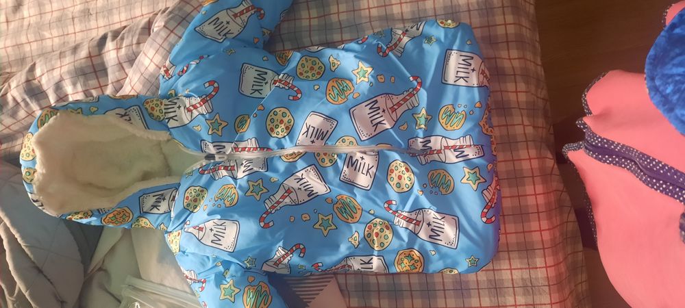 Продам комбинезон на выписку.