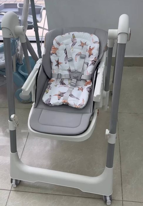 Ovqatlanadigan sastayanasi yaxwi yengide turibdi