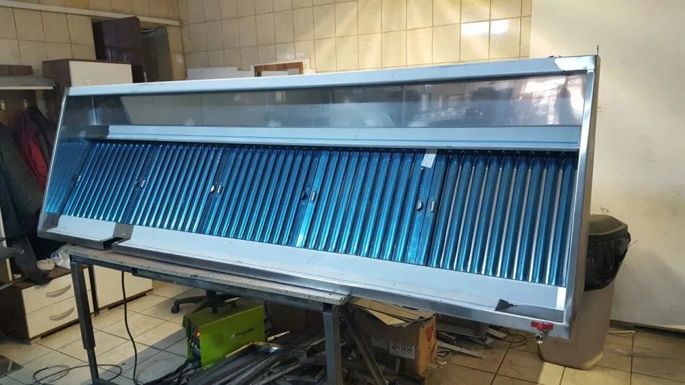 Monilier pentru bucatarii profesionale / mese de inox / hote de inox / spalatoare de inox