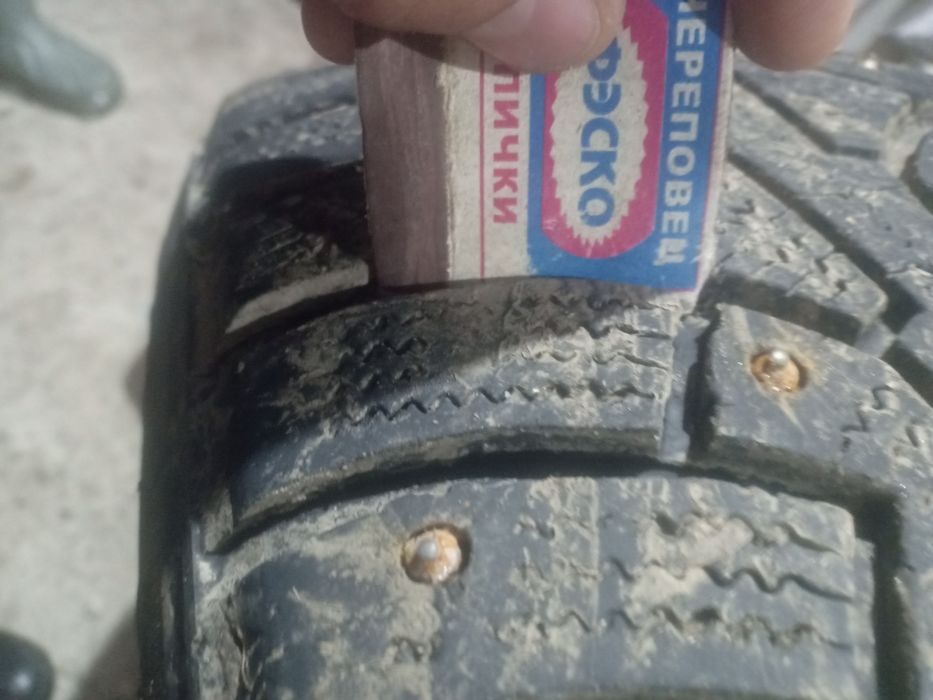 Зимние шипованные шины 235/65 R17