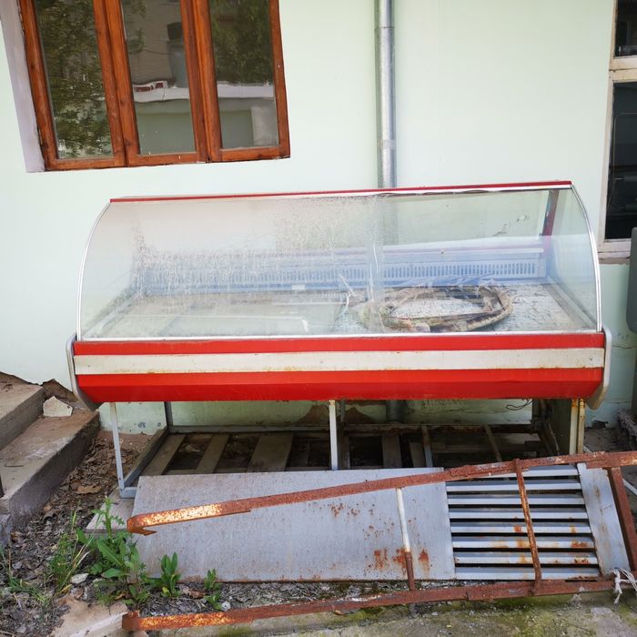 Vitrina xolodilnik do'konga