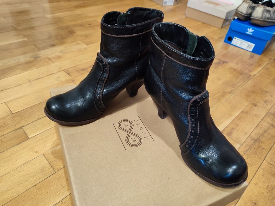 Clarks Lizzie Agra кожени дамски боти на токчета с цип номер 39