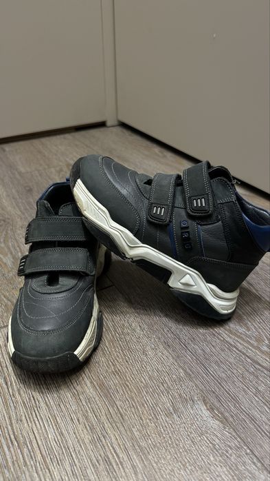 Продам обувь детская в отличном состояни