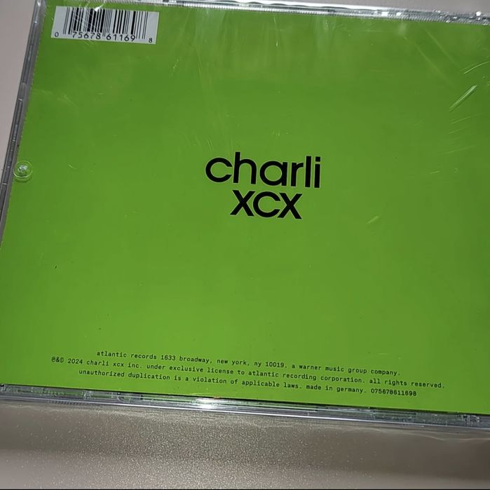 CD диск исполнительница Charli xcx альбом Brat