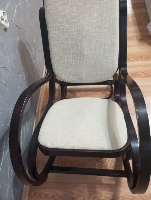 Люлеещ стол дървен