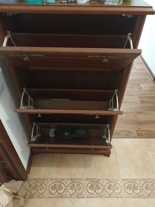 Прихожая с комодом