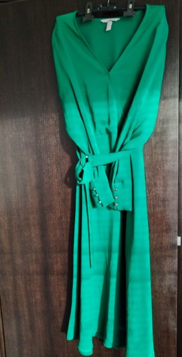 Официална нова рокля- цвят зелен, размер М