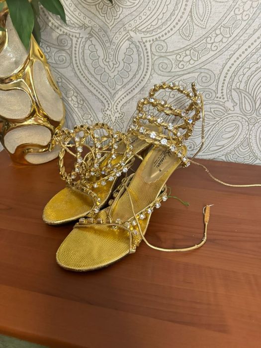 Продам женские туфли