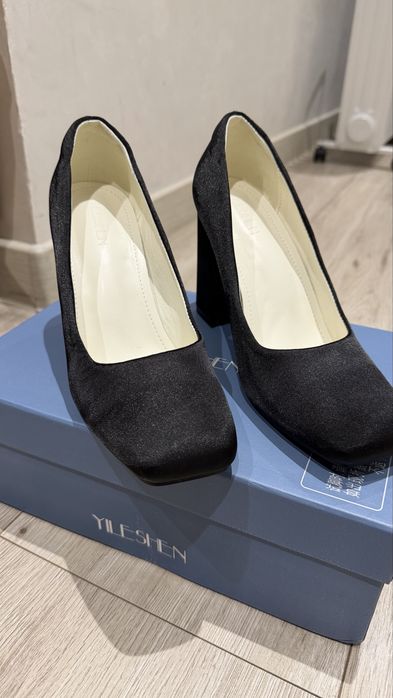 Продам фирменные женские туфли