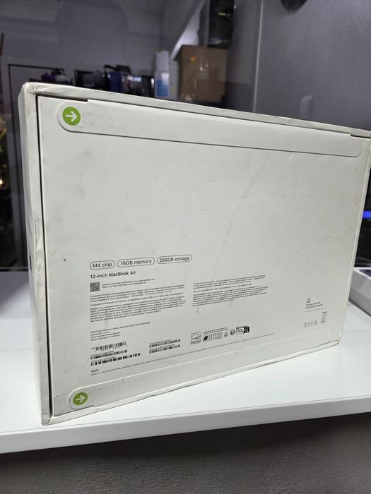 MacBook Air 13" M4 16/256 GB NOU Sigilat