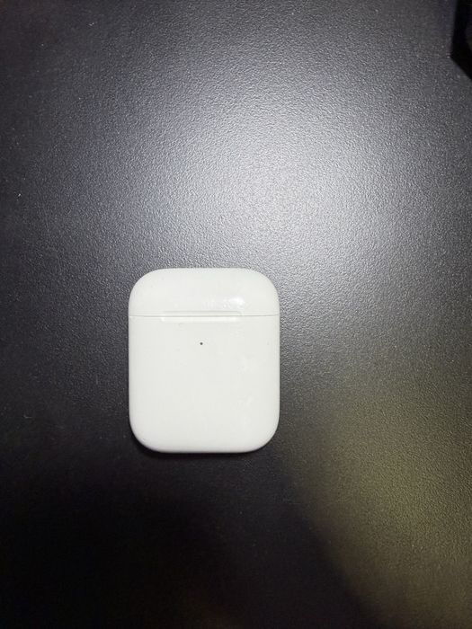Airpods 2 fara o casca