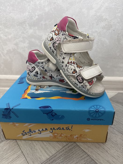 Продам обувь для девочки 28р