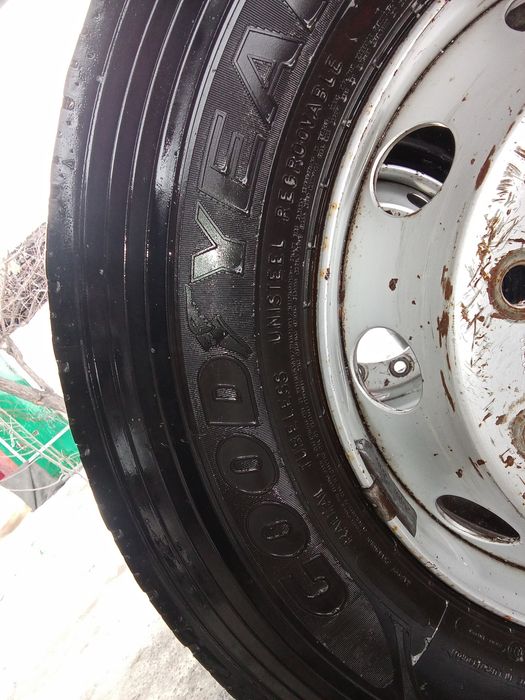 Два колеса с диском Goodyear 315.70.R22.5