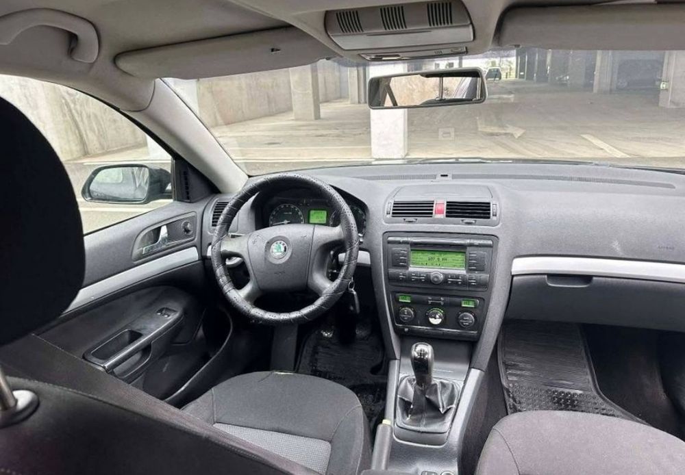Vând skoda Octavia 2