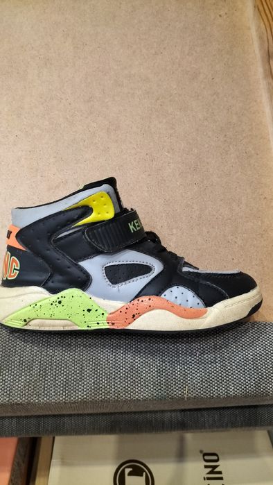 Продам ботинки  на 7-9 лет.