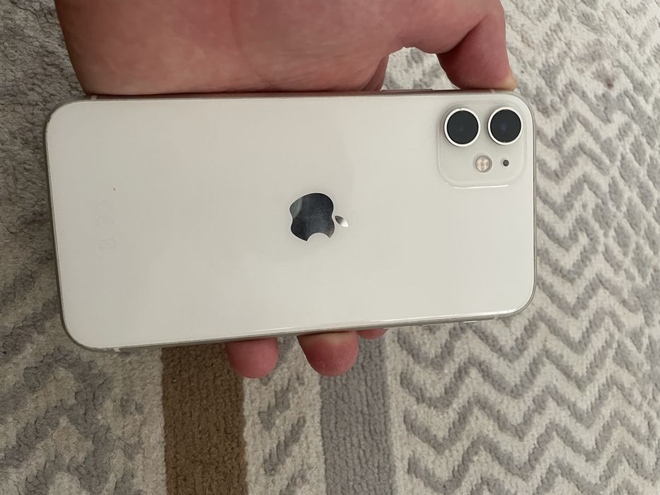 Продам iPhone 11 64 ГБ