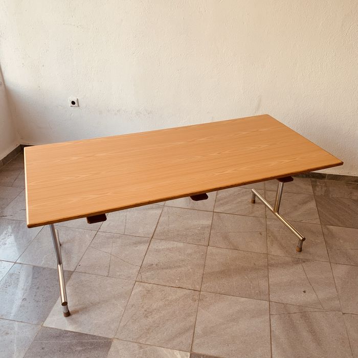 Шведско офис бюро в стил скандинавски модернизъм