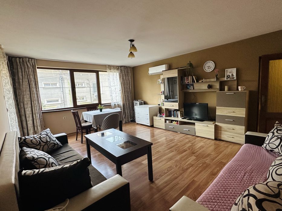 Дава се под наем Двустаен апартамент в Стара Загора, Кольо Ганчев - 80 кв.м за 331.5 € - Снимка #1