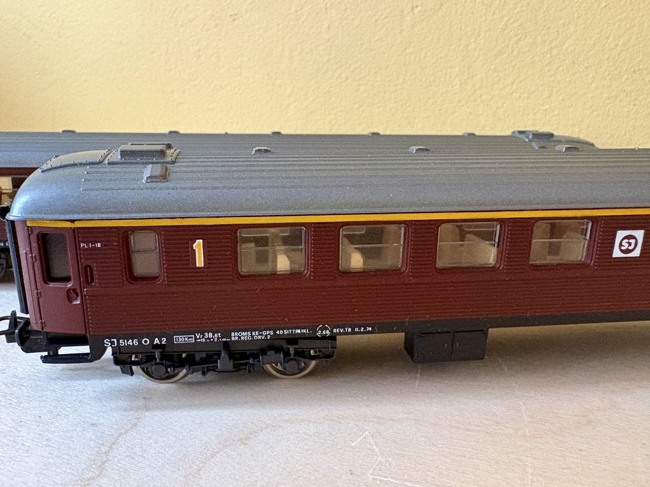 Комплект пътнически вагони LIMA мащаб HO (1:87) влак piko