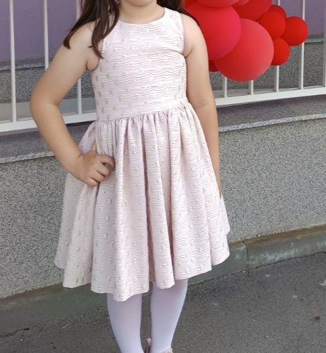 Детска рокля размер 140