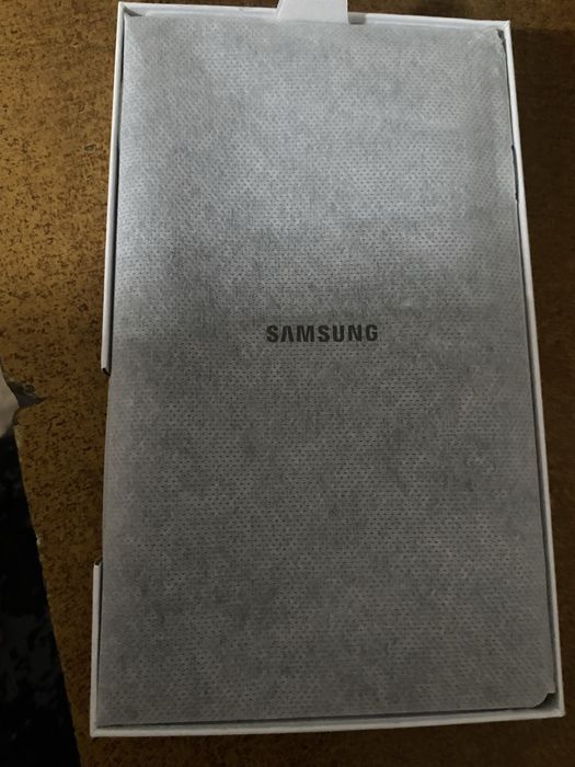 Samsung Galaxy Tab A9 можно вставить SIM