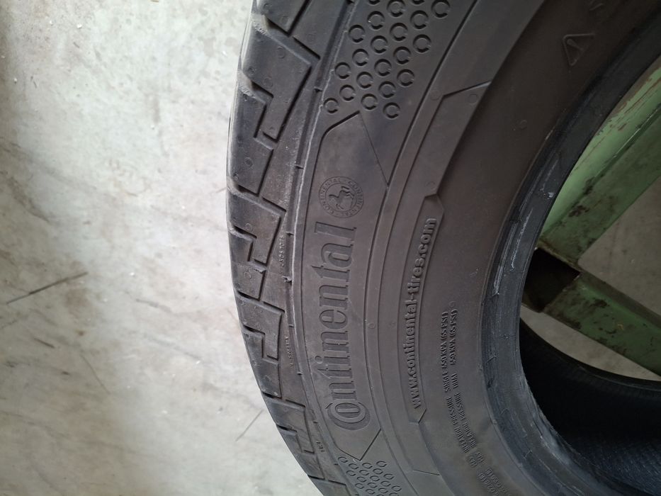 2 Anvelope de vară 215 70 r15C Continental