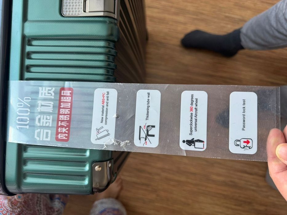 Продам чемодан большой