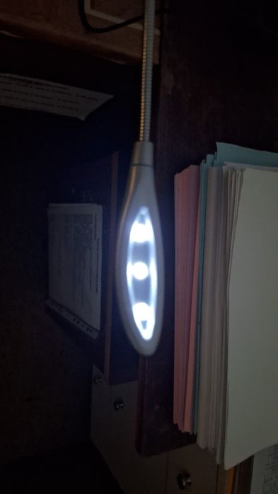 Продавам микрофон Genius и USB лампа