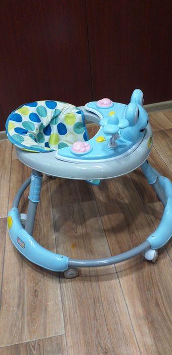 Ходунок детский ,отличный.