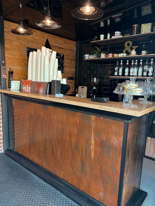 Vând cafenea utilată