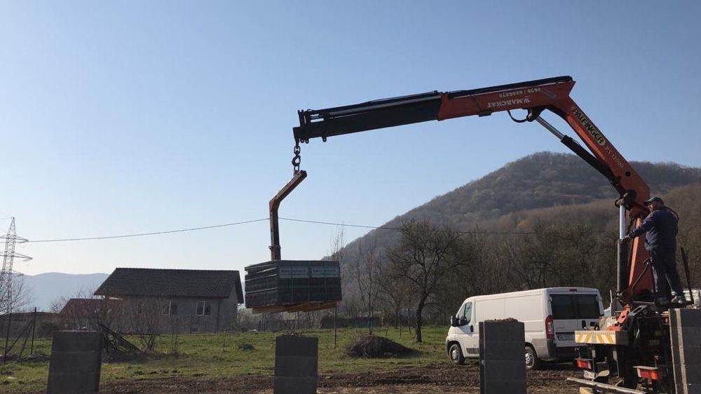 Închiriez Camion cu macara