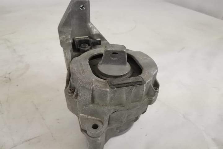 Ляв моторен носач Оригинален В добро състояние Ауди / Audi Q7 4M [фейс