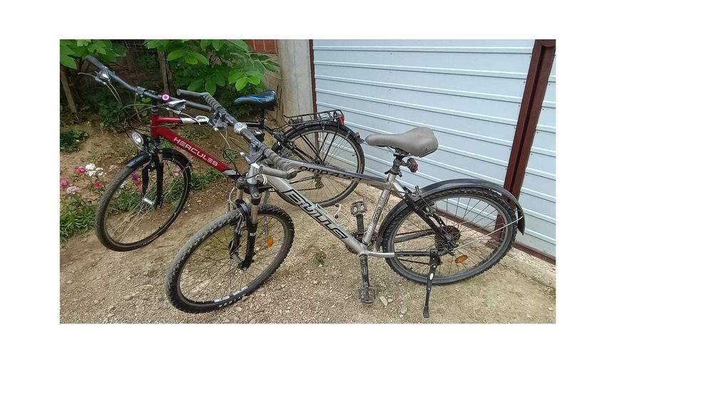 Trei biciclete de vanzare.