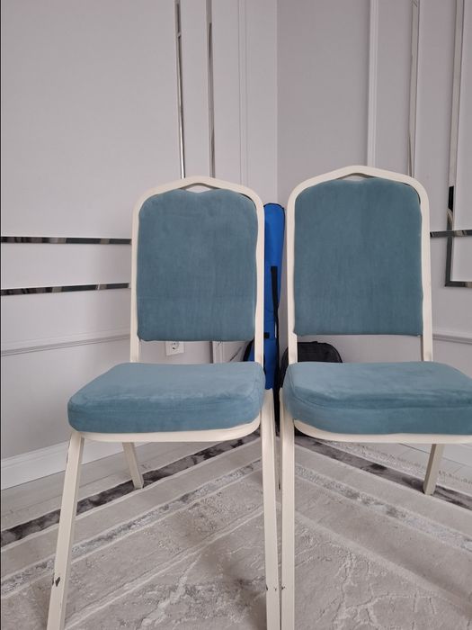 Стульи хорошом сост