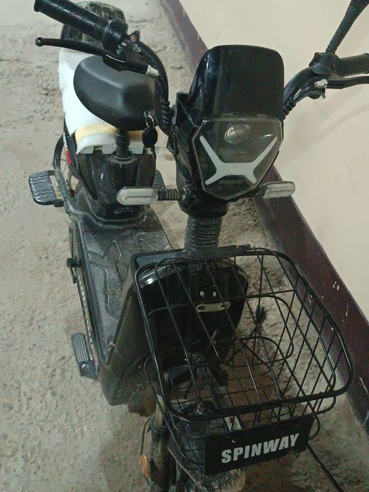 Skuter sotiladi spin way