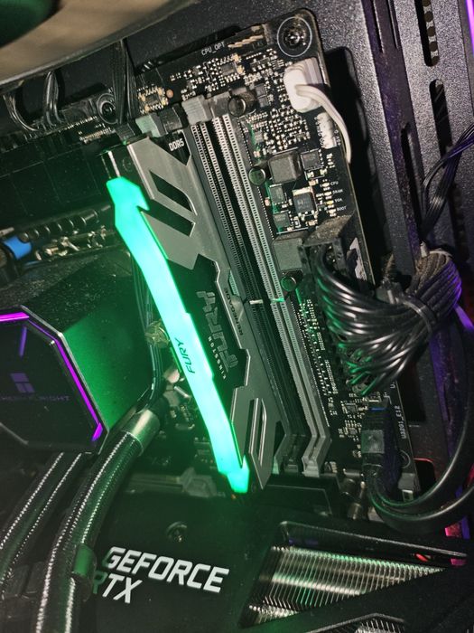 Vând/Schimb plăcută RAM ddr 5 16 GB 6400 mhz cu rgb fury